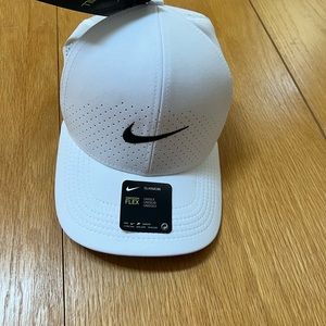 Nike Swoosh Flex Fit  Aerobill Classic 99 Cap Hat White Golf AV6956 100 One Size